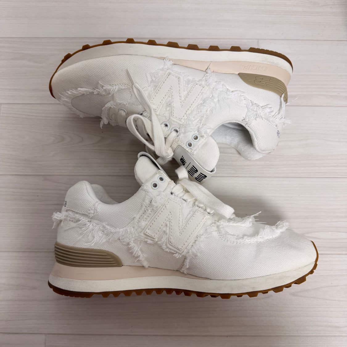 [37] 미우미우 뉴발란스 574 화이트 상품이미지4