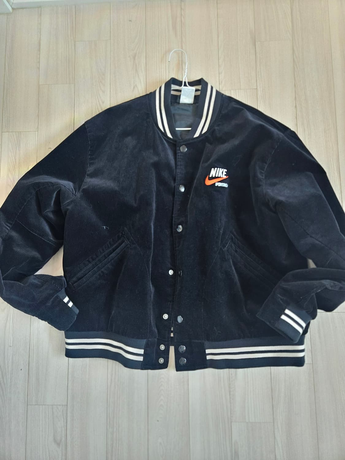 나이키스포츠웨어 트렌드코듀로이 봄버자켓 상품이미지1