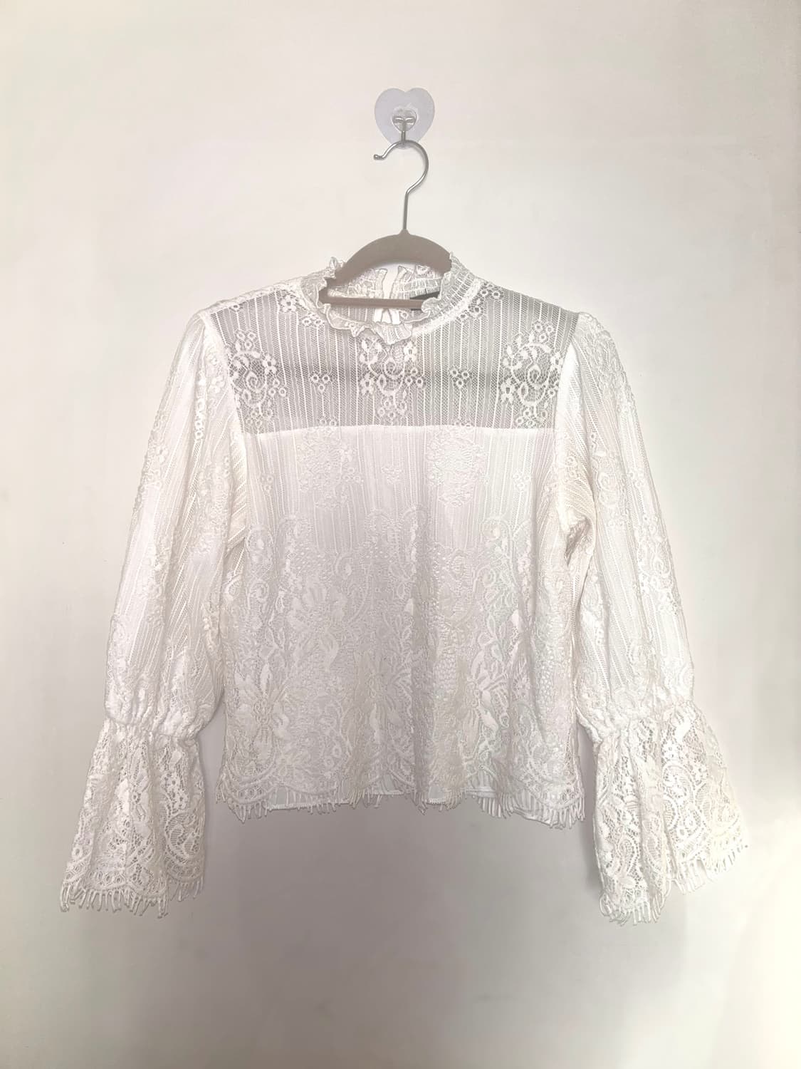 달천깔 스나계 화이트 레이스 프릴 블라우스 (착샷o) 상품이미지3