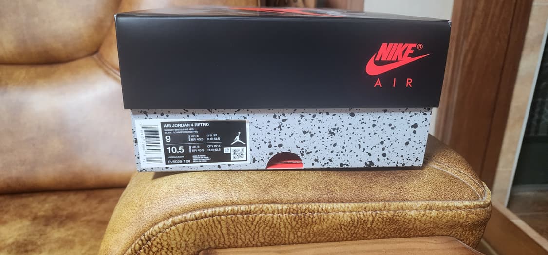에어조던 4 시멘트 새상품 판매합니다. 사이즈 270 상품이미지1