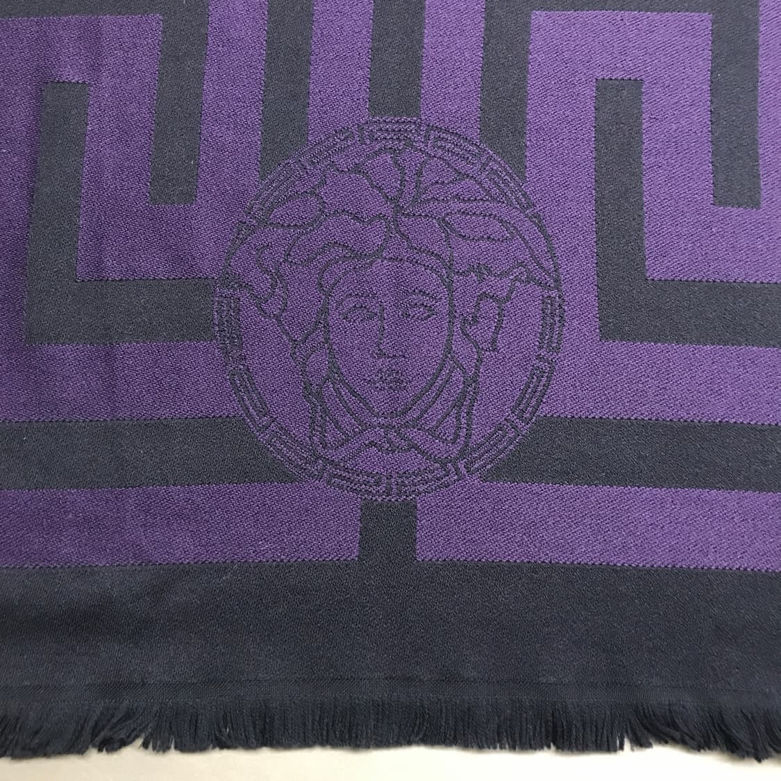 베르사체 메두사 머플러 퍼플 상품이미지5