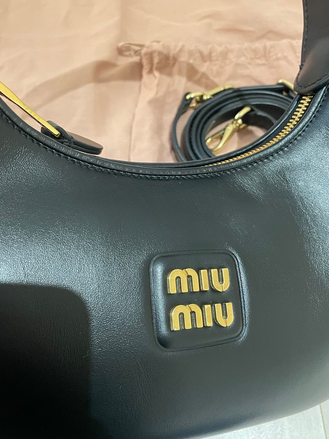 미우미우 호보백 스몰 상품이미지2