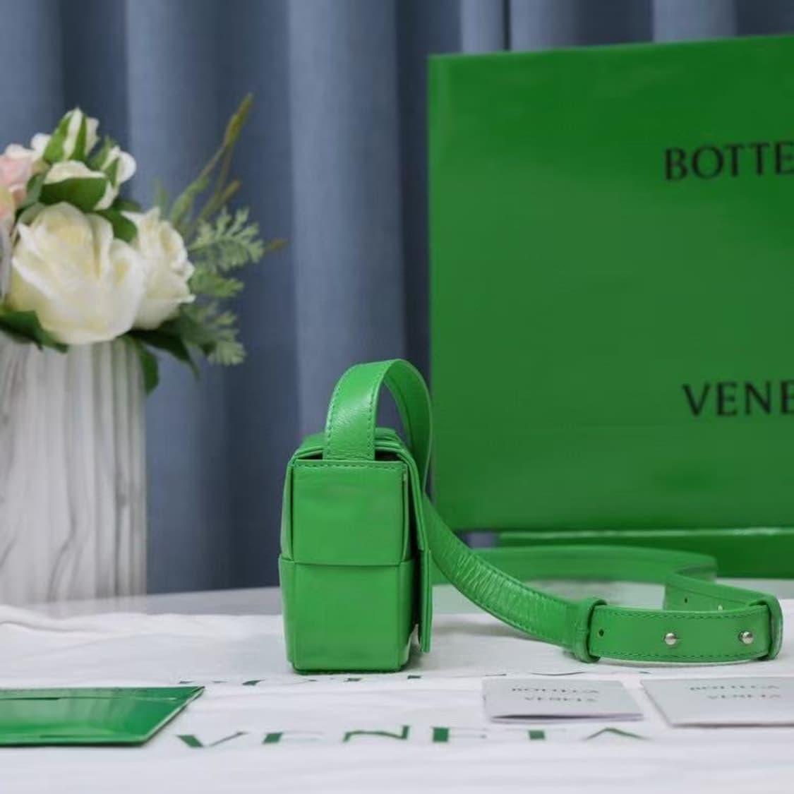 보테가 베네타 카드 케이스 카프스킨 패러킷 상품이미지2