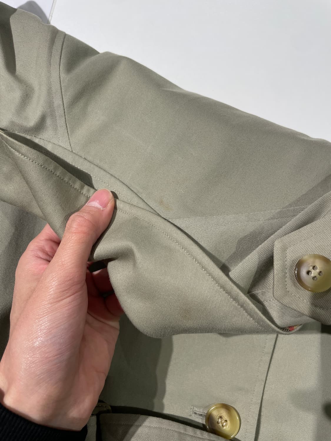 버버리 라이트 올리브 벨티드 트렌치 코트 상품이미지10