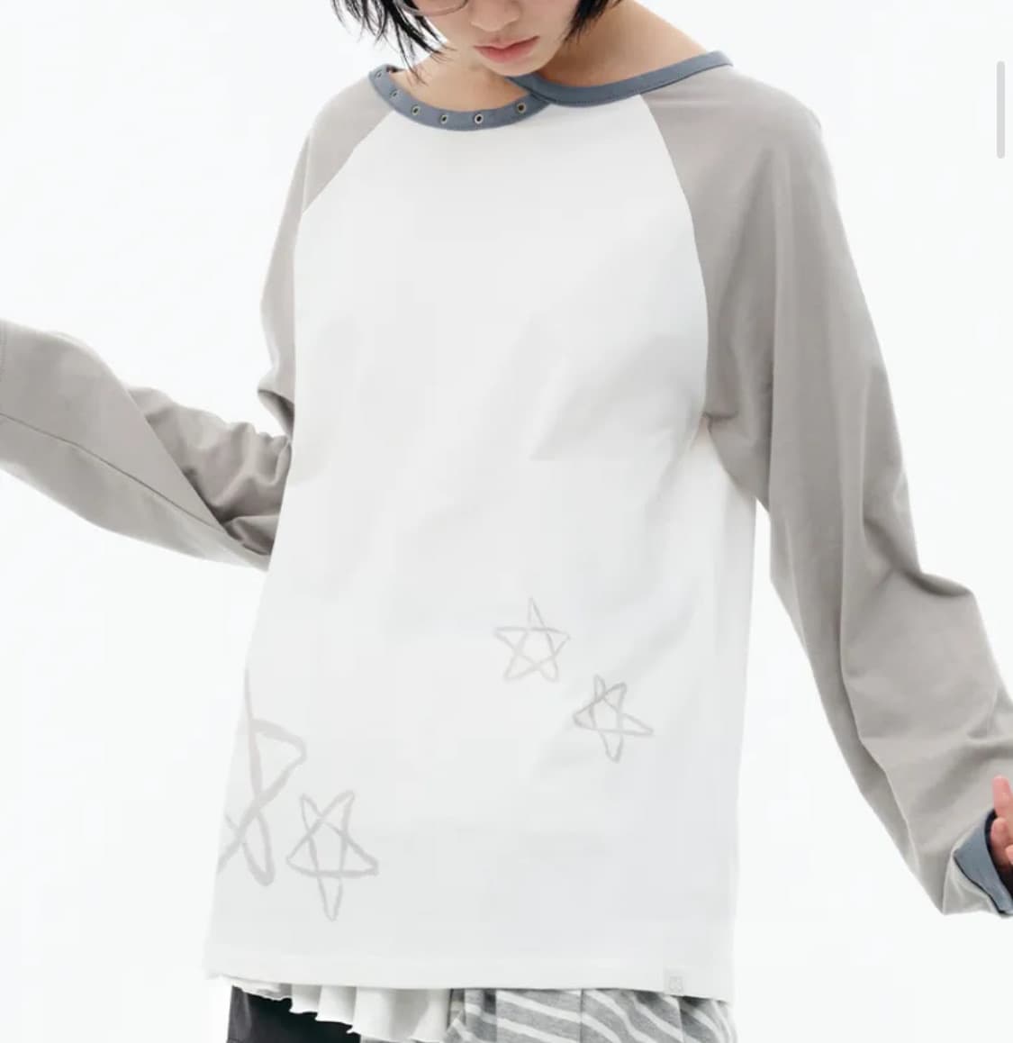 뚜오미오 컷 아웃 스타 롱 슬리브 화이트 상품이미지2