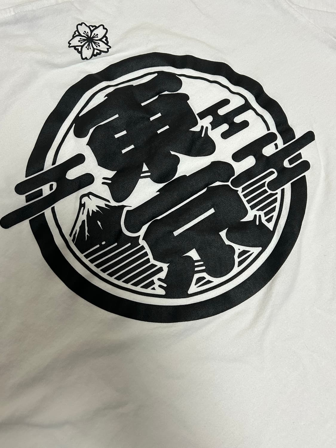 아디다스 화이트 에센셜 도쿄 티셔츠 상품이미지4