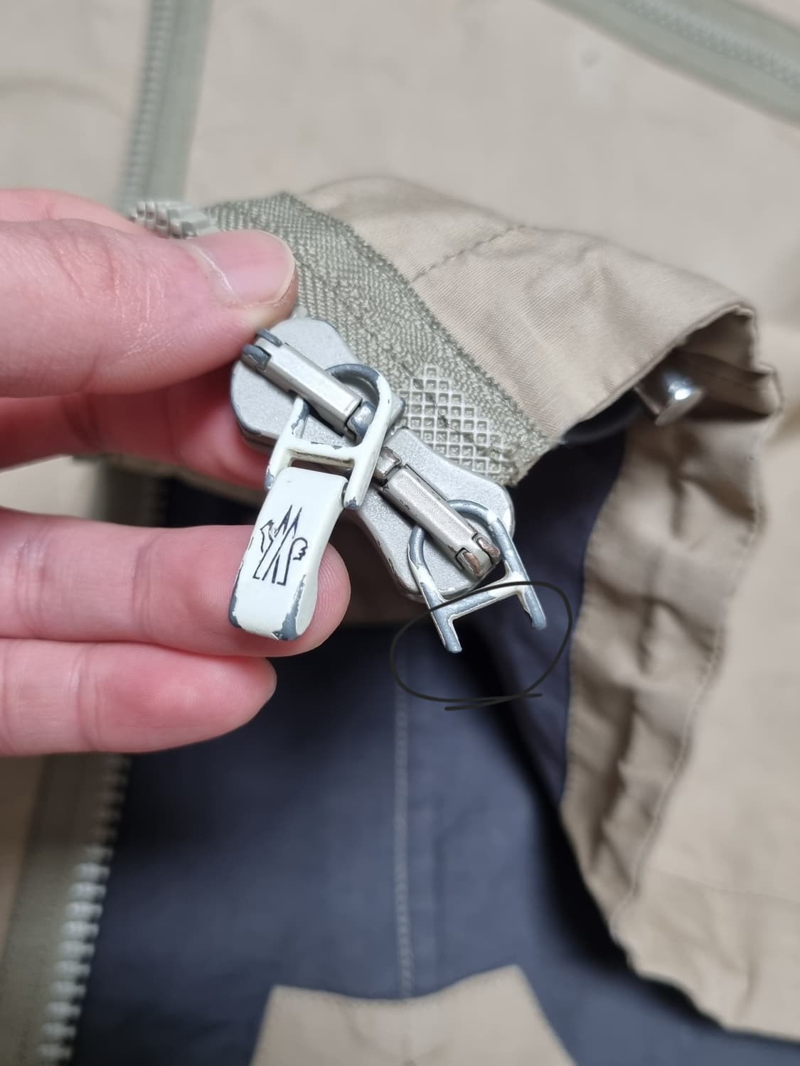 몽클레어 감마블루 레인코트 상품이미지8