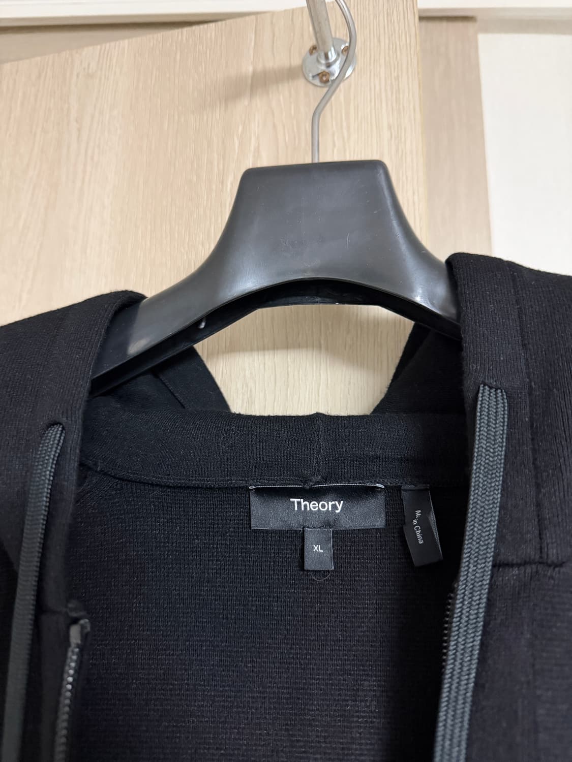 띠어리 JAGO 블랙후드집업 24fw 상품이미지2