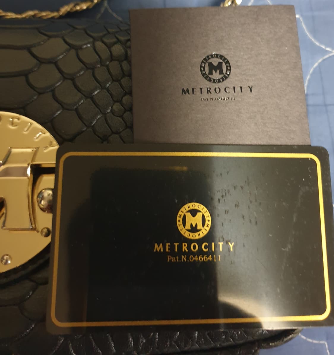 (희귀매물) 메트로시티 금장로고 뱀피 엠보 소가죽 체인 숄더백 블랙 상품이미지7