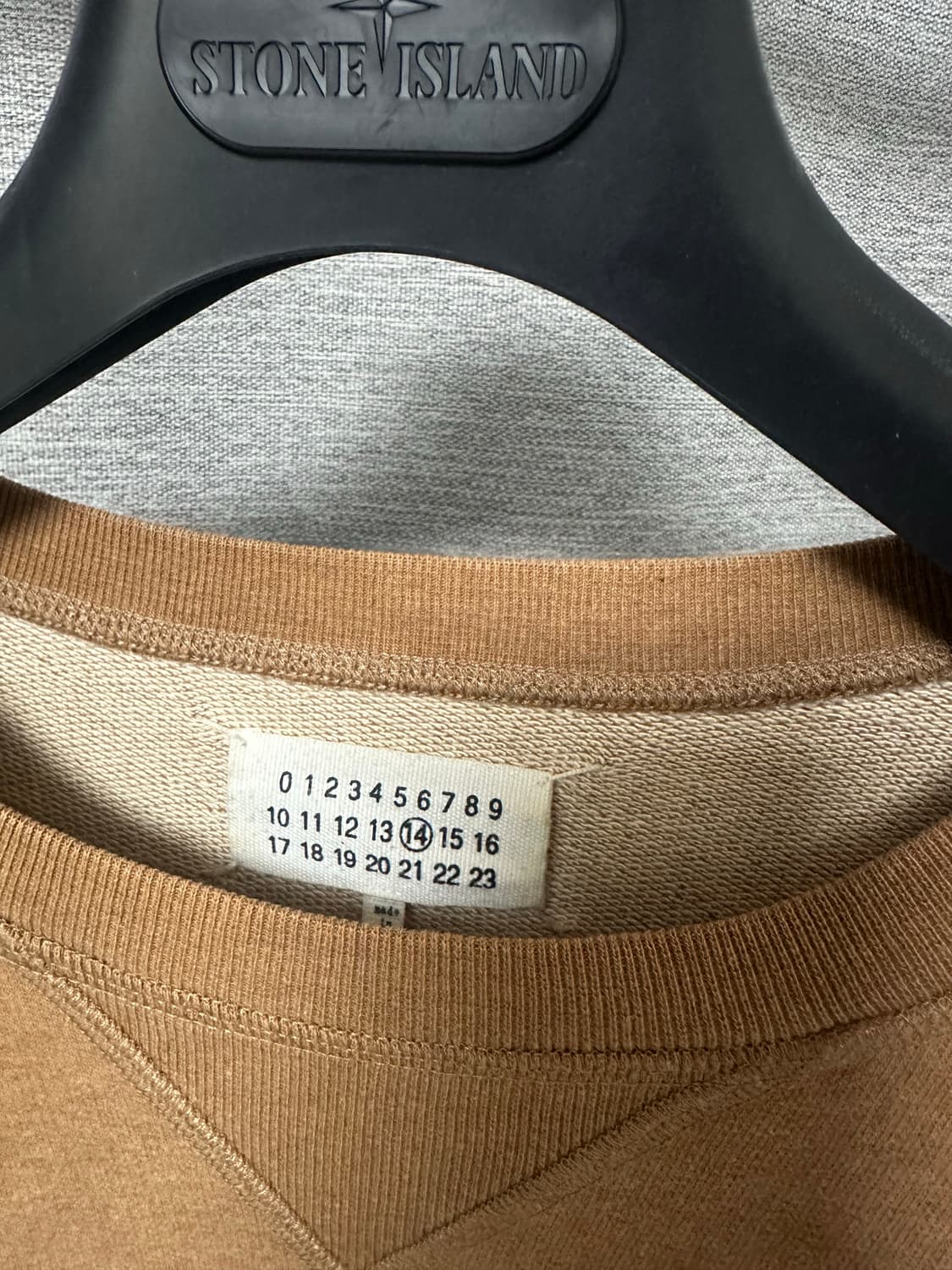 메종마르지엘라 엘보 패치 스티치 맨투맨 브라운 (52) 상품이미지3