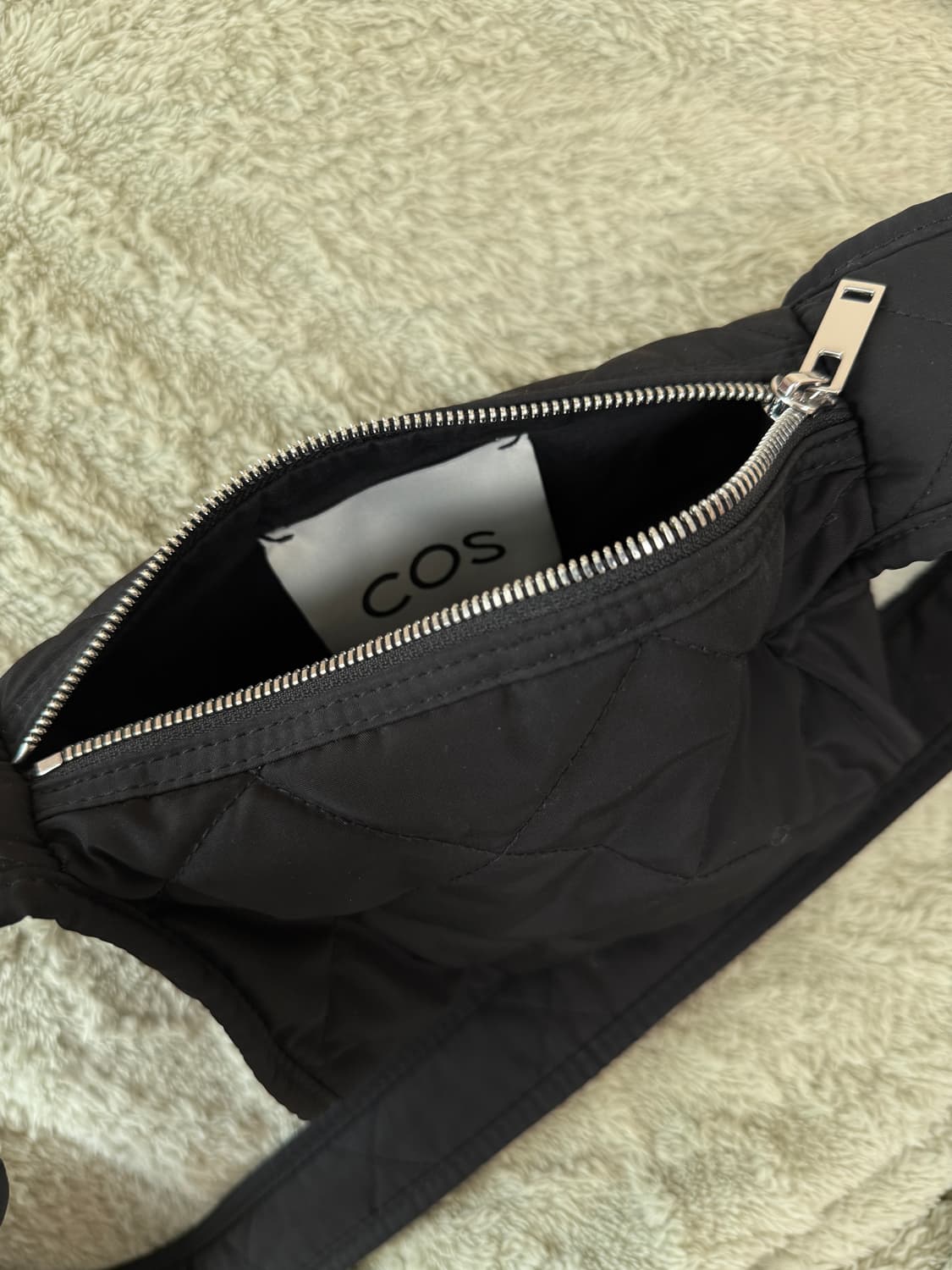 코스 COS 다이아몬드 퀼티드 미니 크로스바디백 상품이미지4