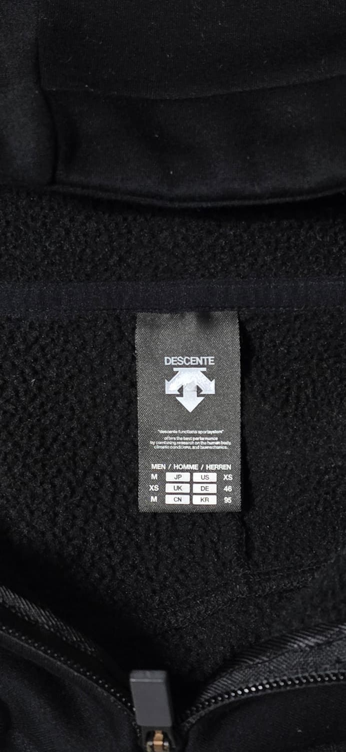 데상트 블랙 후드집업 M (95) 상품이미지3