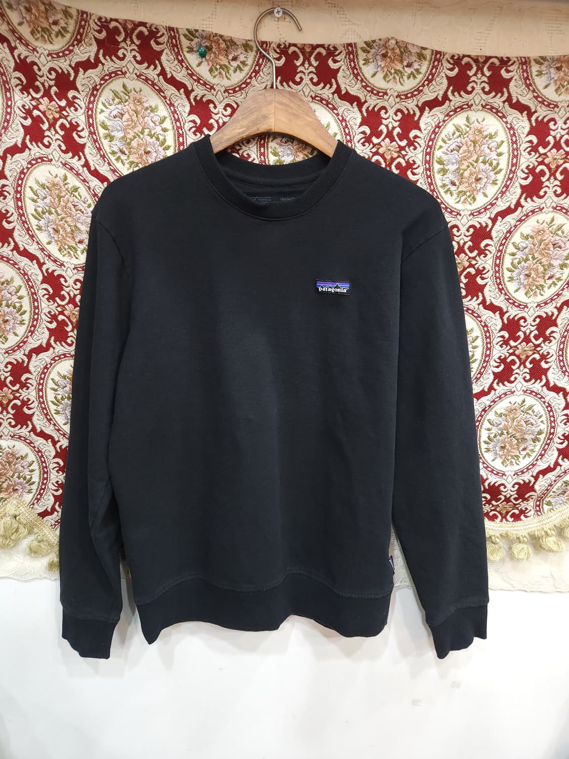 파타고니아 P6 업라이절 블랙 기모 맨투맨

 상품이미지2