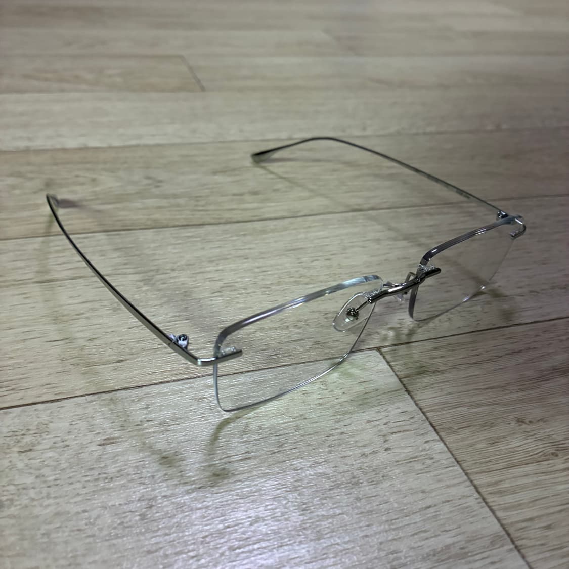 [새상품] 블루엘리펀트 FLEEK 실버 무테 안경 상품이미지1