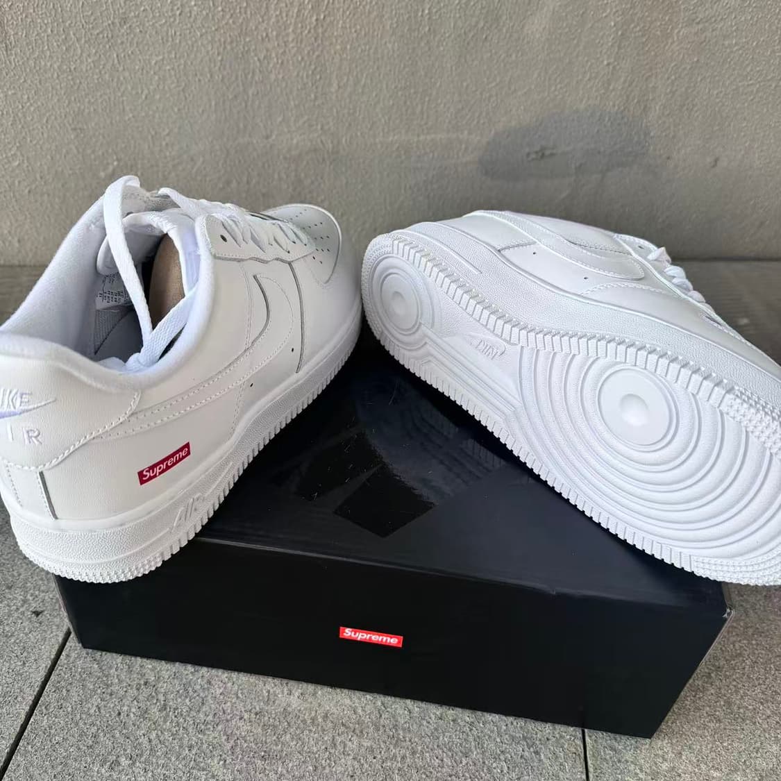 나이키 x 슈프림 에어포스 1 로우 화이트 260MM
 상품이미지4