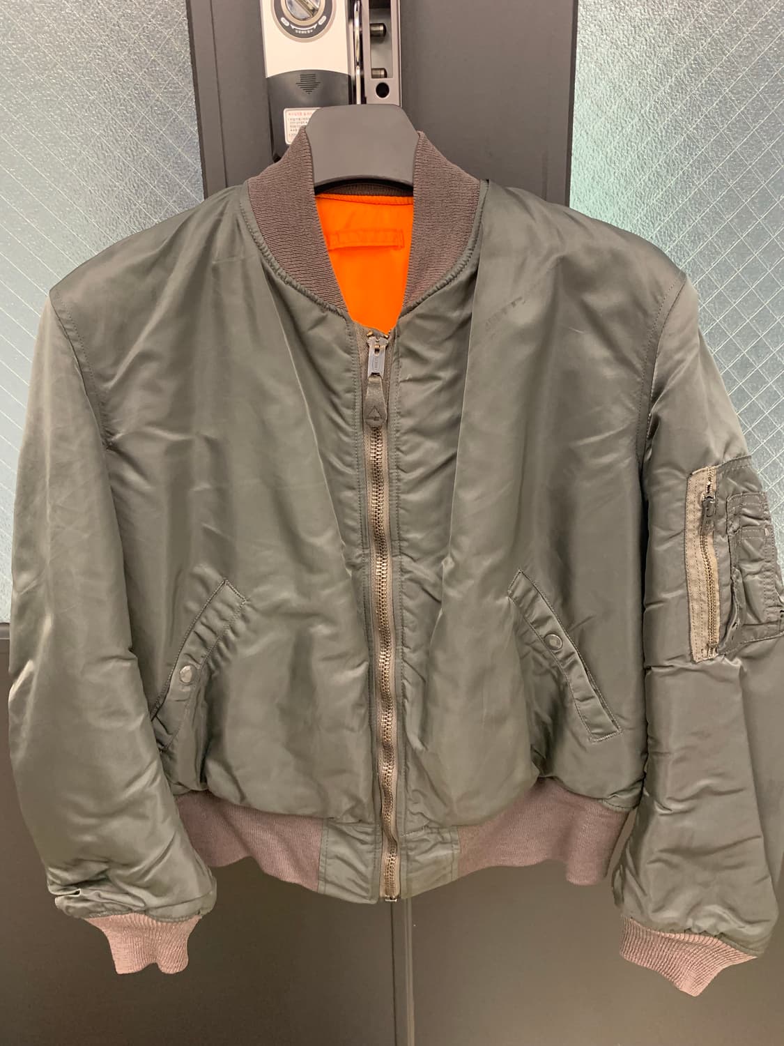 데드스탁급) 알파인더스트리 1968 정밀복각 MA-1 M사이즈 상품이미지1