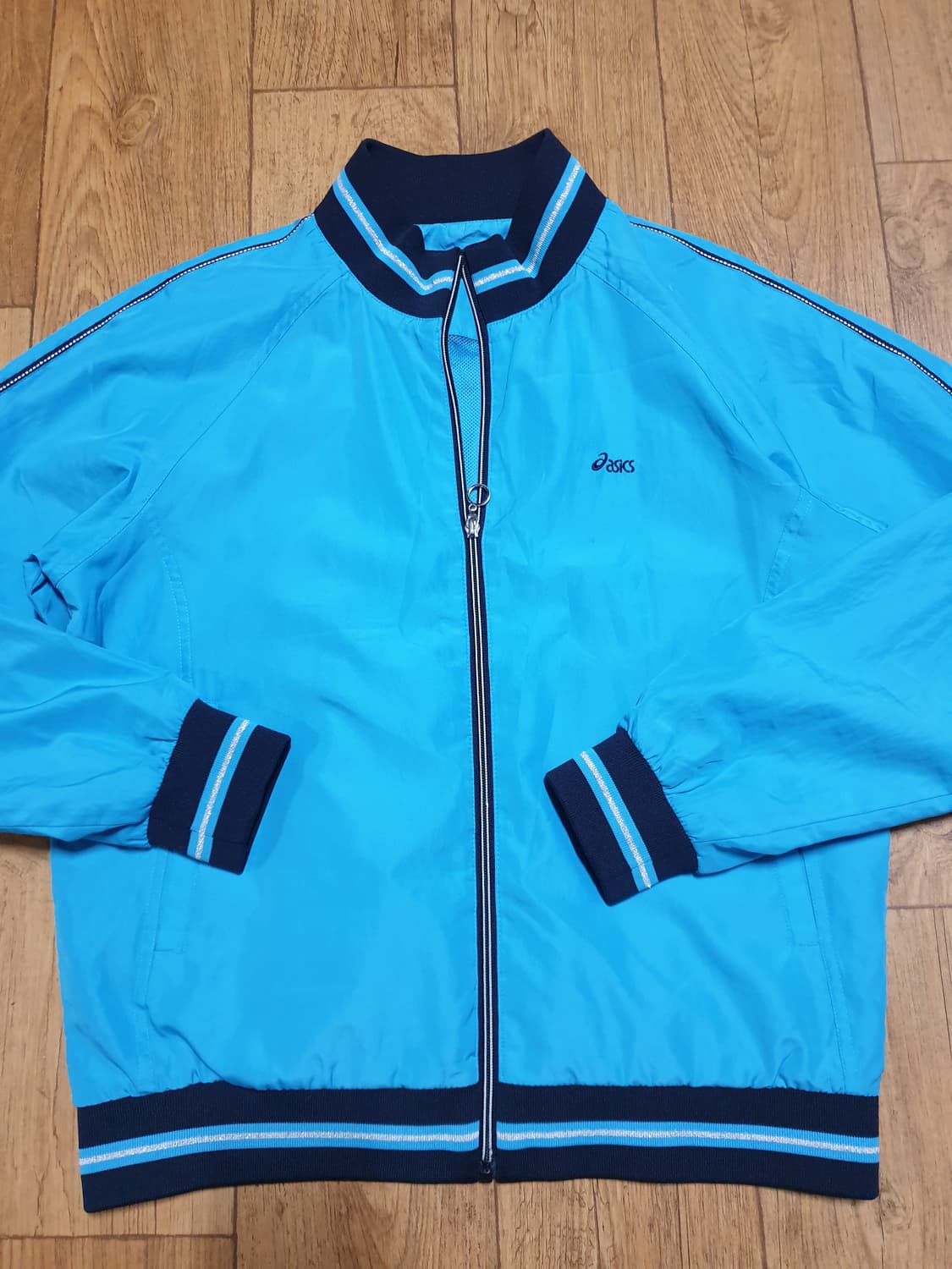 1137 아식스 운동복 바람막이 105 사이즈입니다 상품이미지2