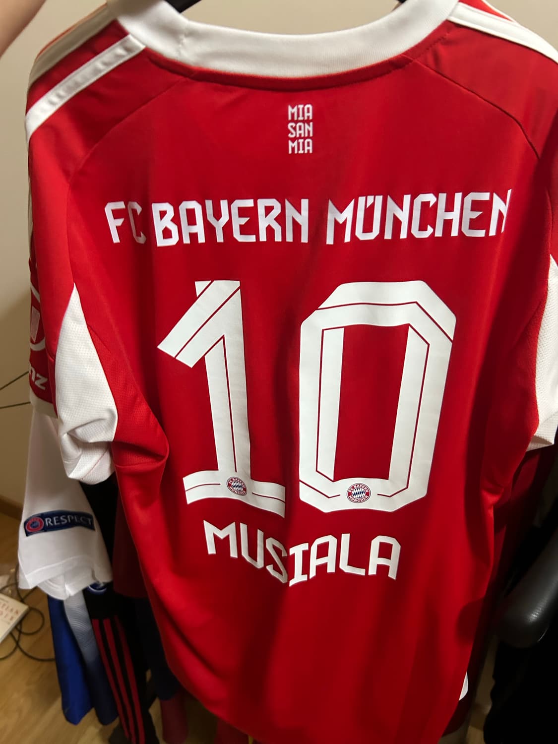 바이에른 뮌헨 무시알라 축구 유니폼 L사이즈 판매합니다 상품이미지3