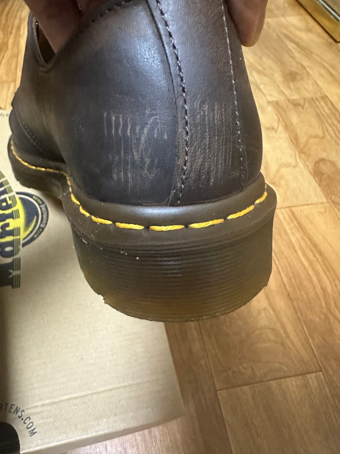 새상품) 닥터마틴 3홀 1461 빈티지브라운 260사이즈 팝니다. 상품이미지5