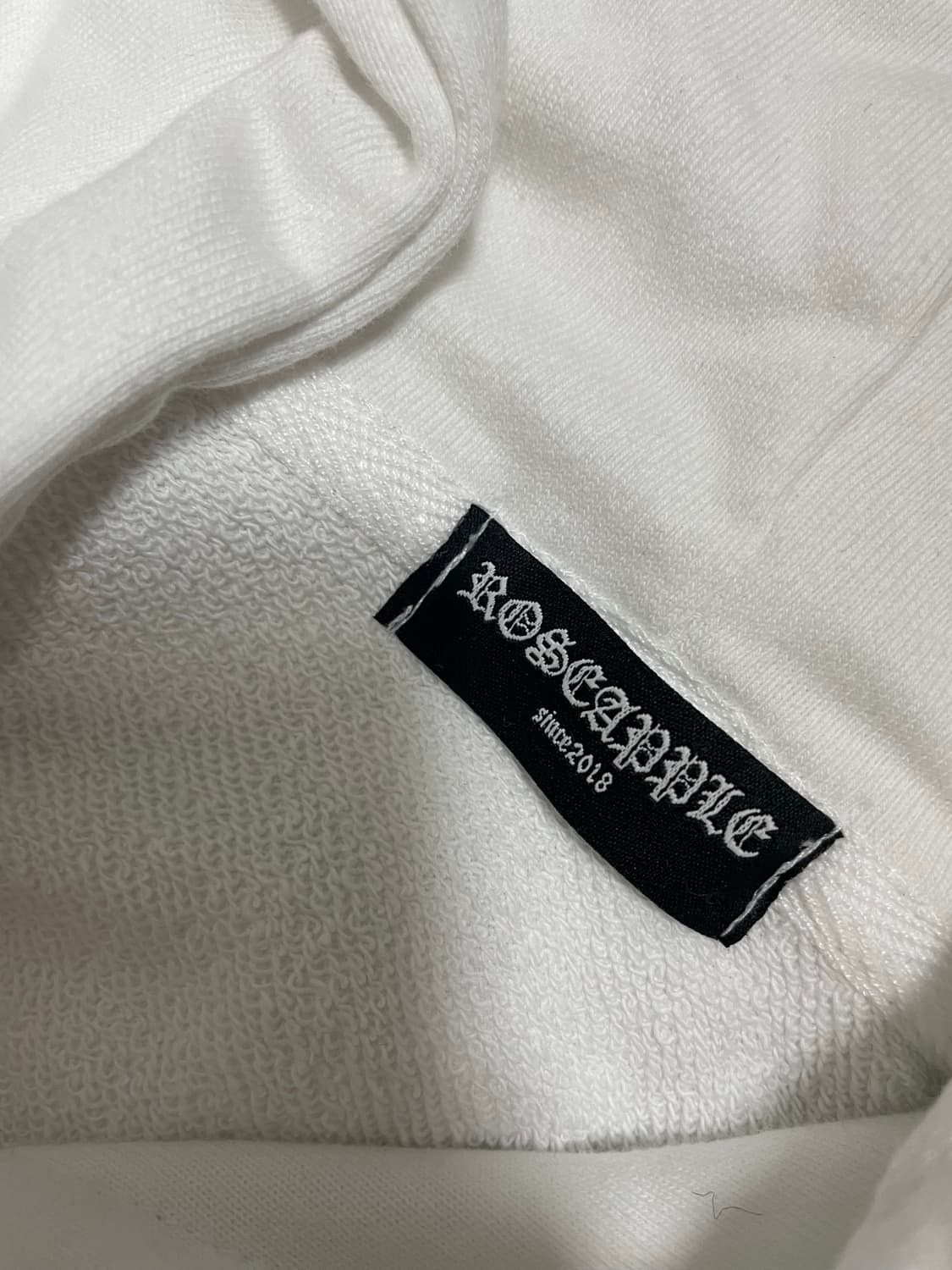 로즈애플 스튜디오 223 컷아웃 로고 크롭 후디 - 화이트 상품이미지5