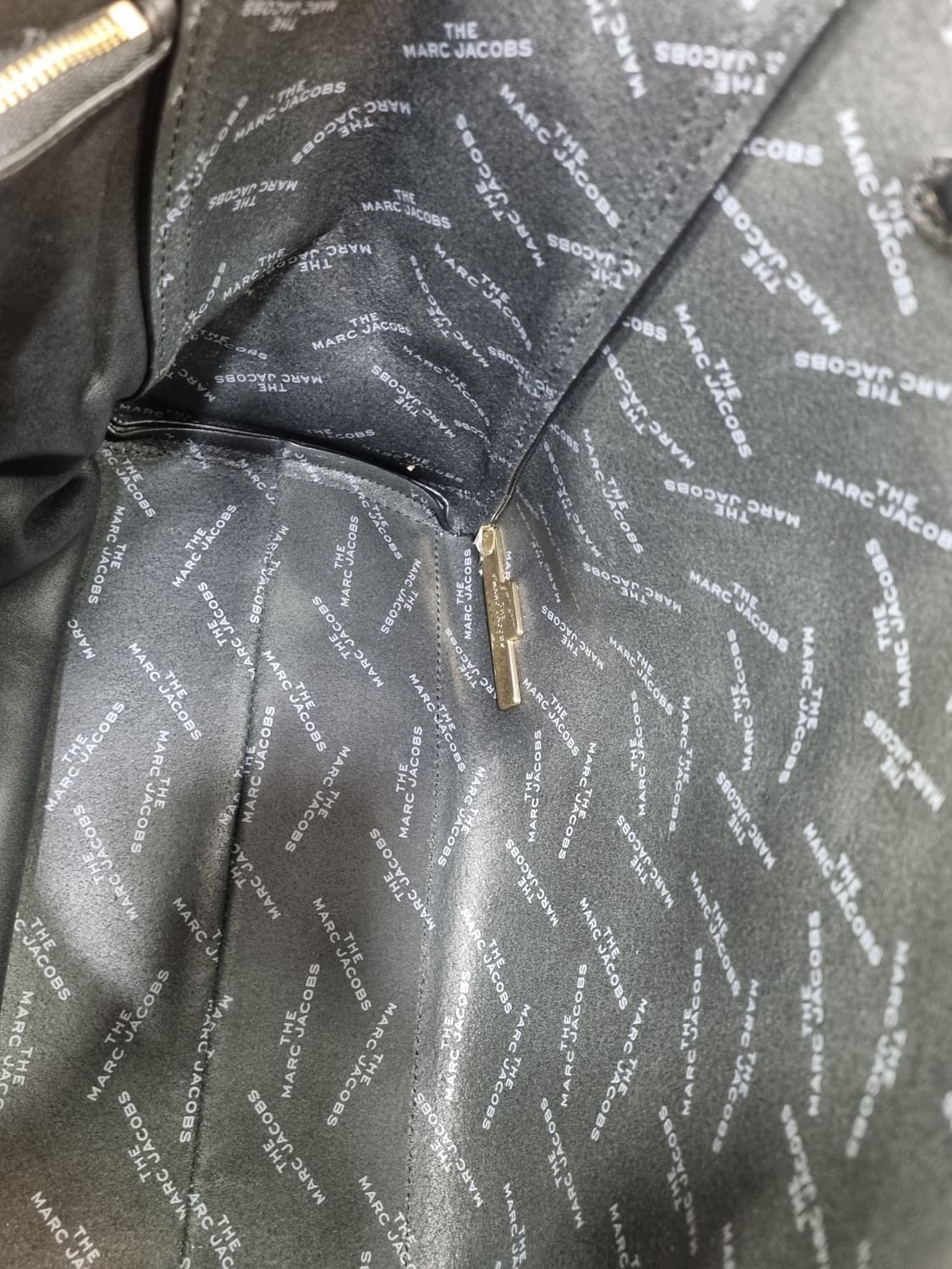 마크 제이콥스 블랙 가죽 토트백 상품이미지2