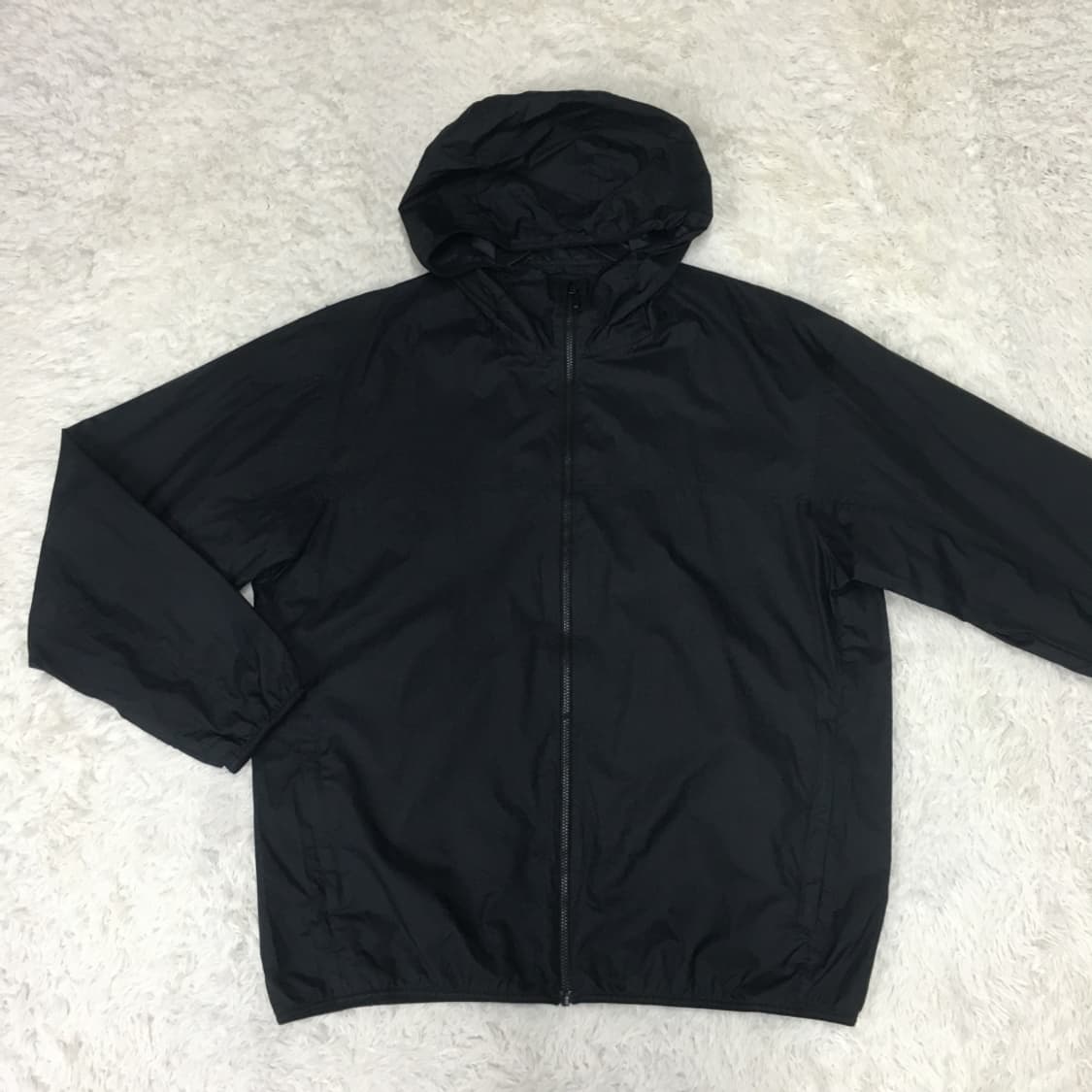 유니클로 경량 바람막이 CC27 상품이미지1