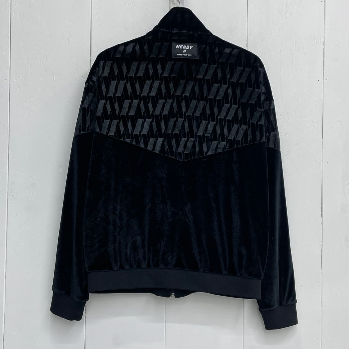 널디(NERDY) 로고 패턴 벨벳 트랙탑 자켓 상품이미지3