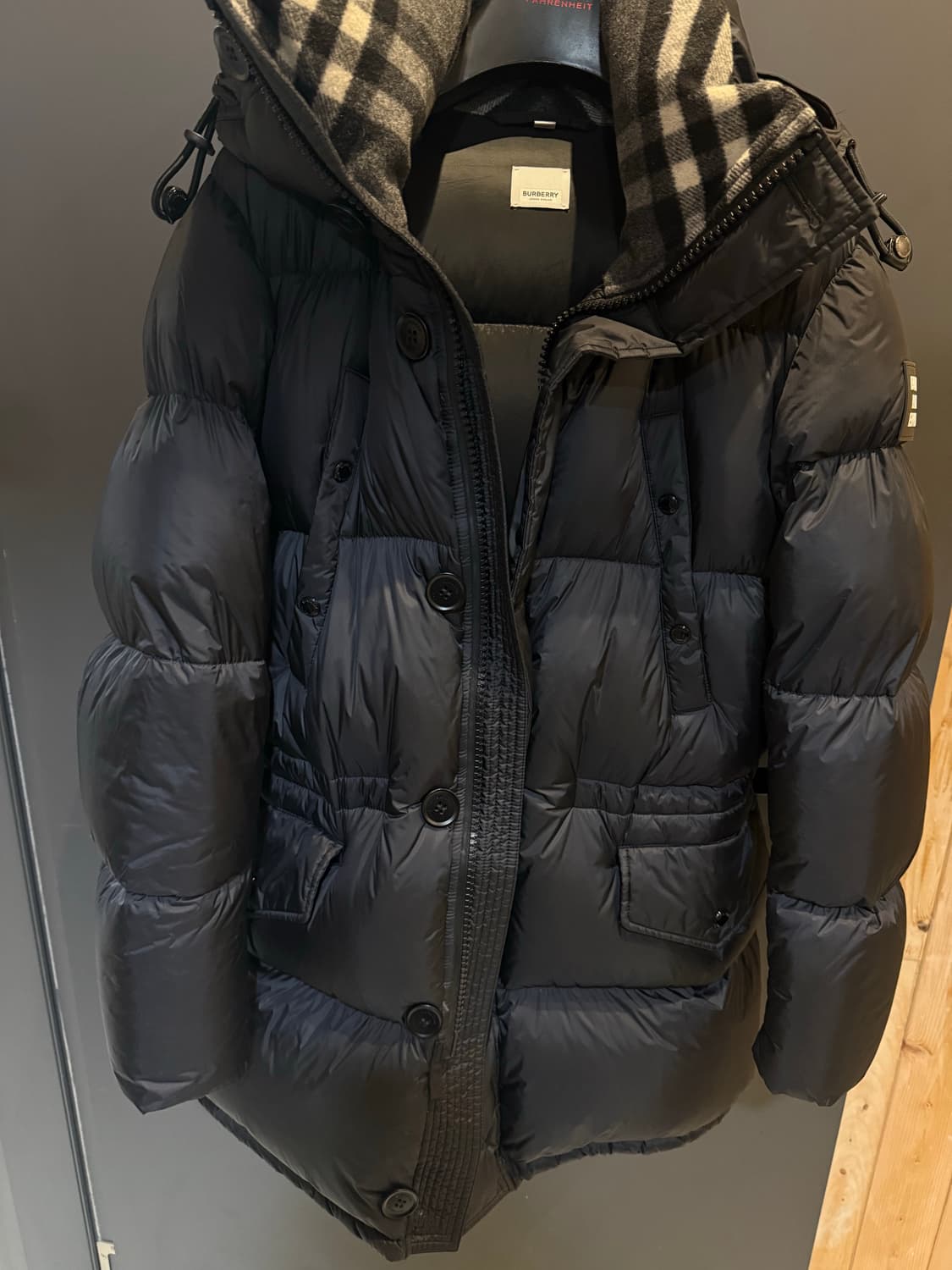 버버리남성블랙패딩  상품이미지2