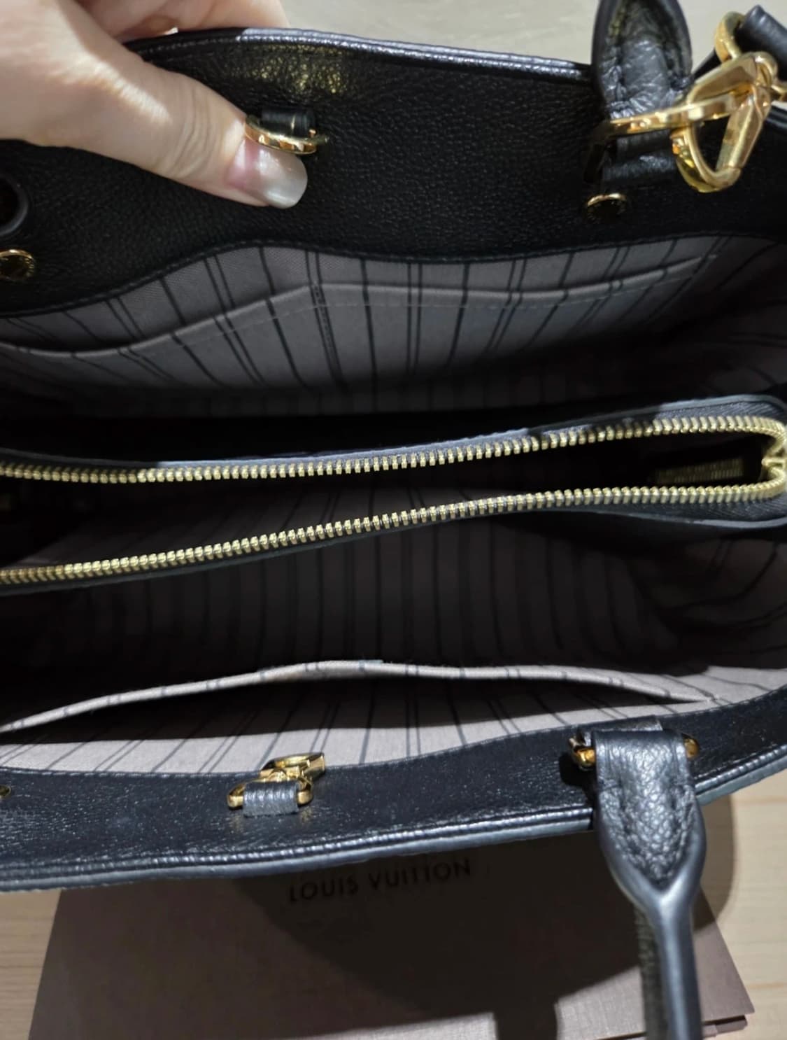 루이비통 앙프렝뜨 몽테뉴 블랙 토트백 [새상품급] 상품이미지5