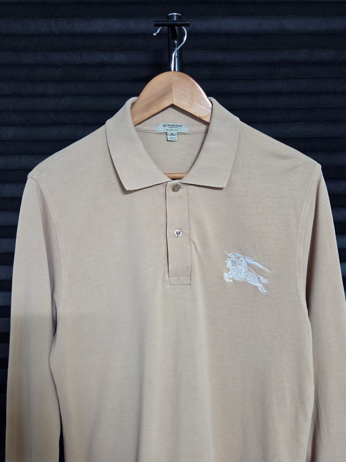 [버버리] 기사 로고 슬림핏 긴팔 카라 티셔츠 | 00212 상품이미지2