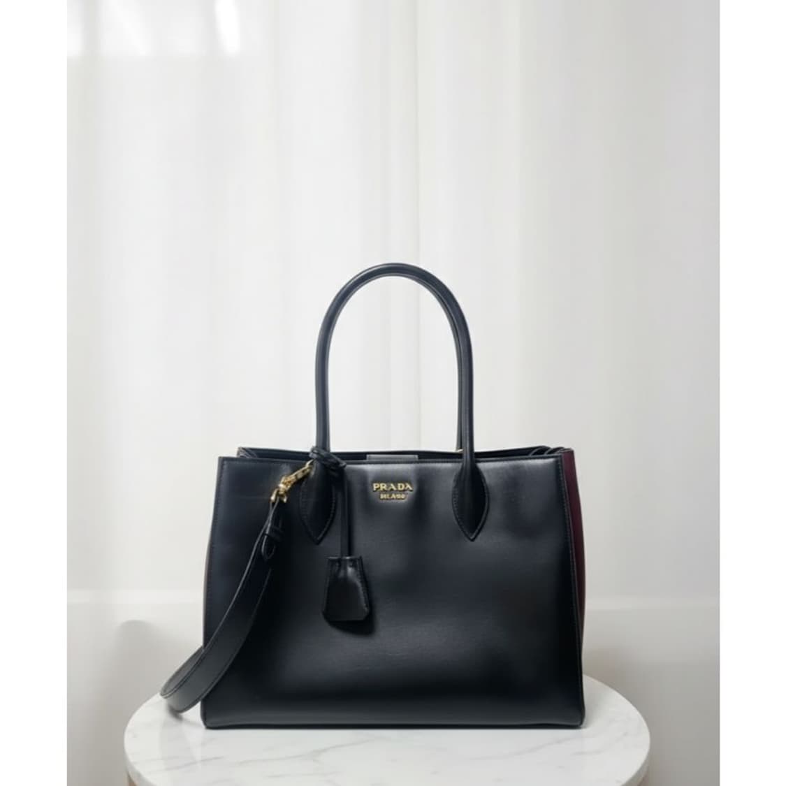 프라다 비블리오텍 토트백 상품이미지1