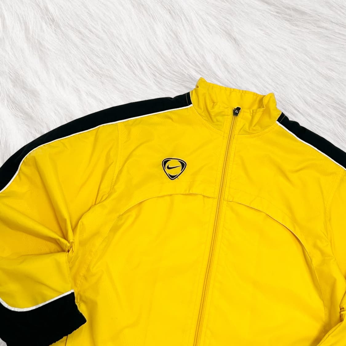 나이키 스우시 꿀벌 바람막이 상품이미지4