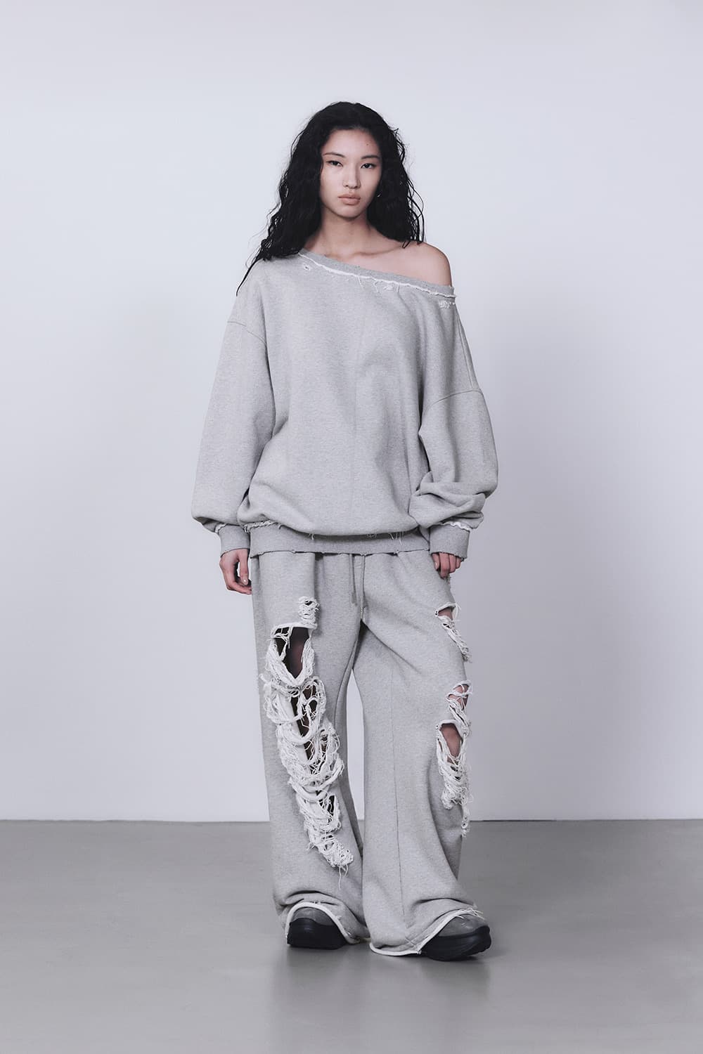 트리밍버드 데미지 보트넥 맨투맨 상품이미지2