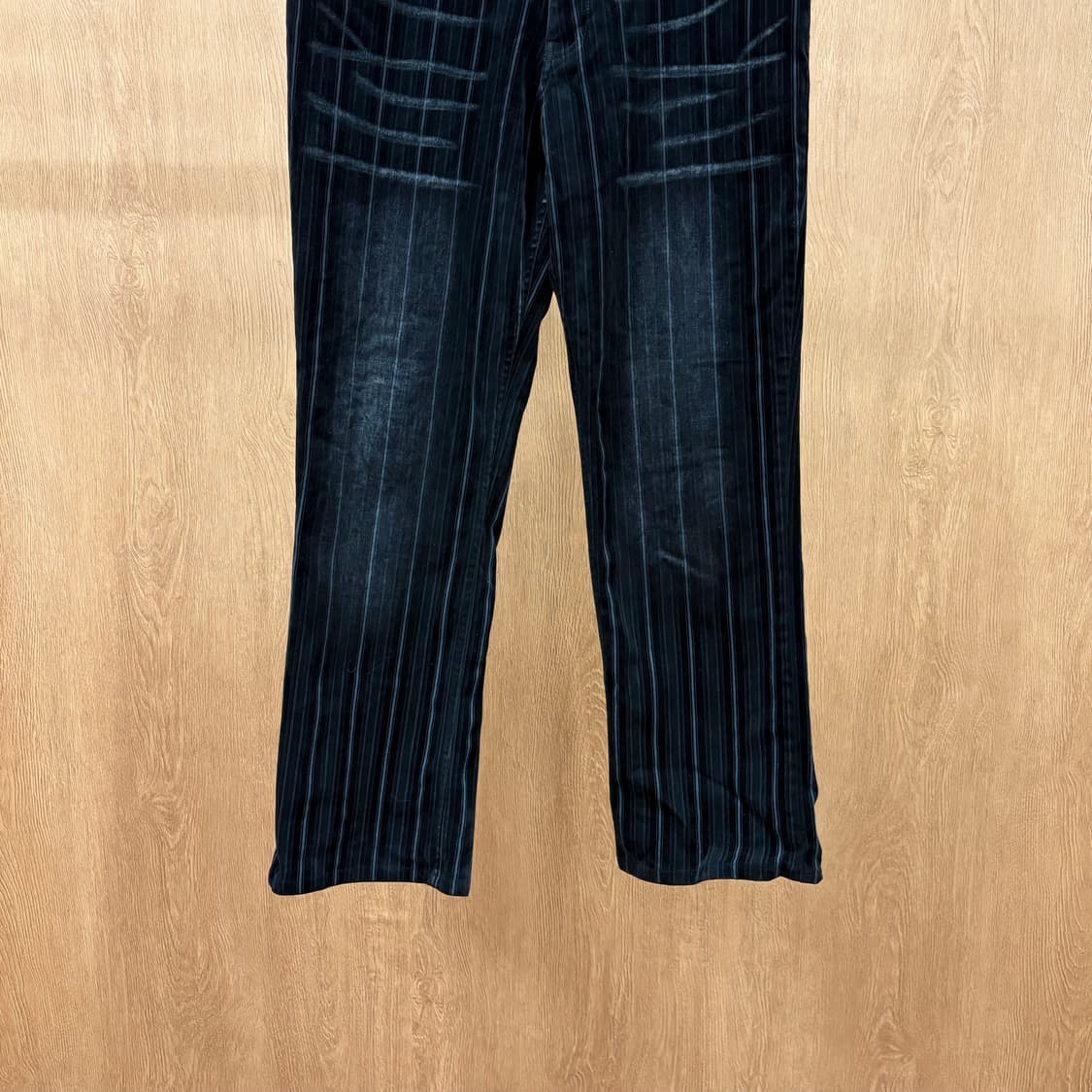 버버리 블랙 라벨 팬츠 그레이 핀 스트라이프 패턴 로고 자수 디테일 블랙 상품이미지5