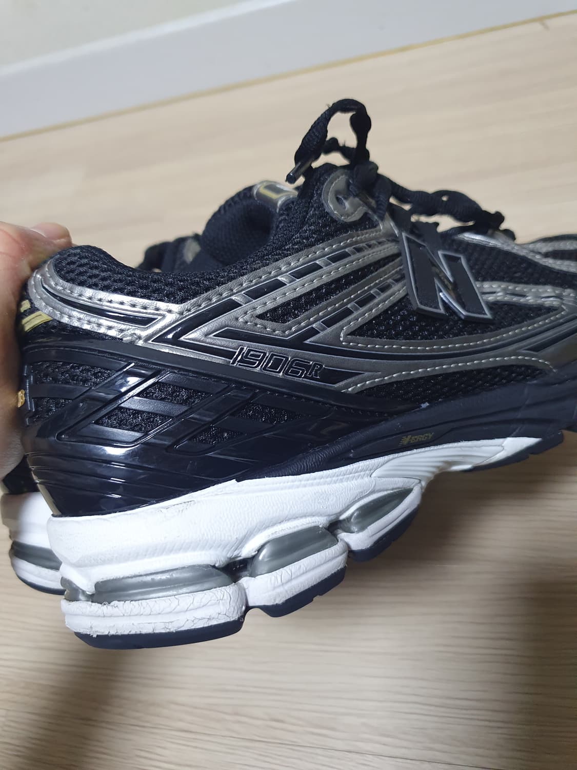 뉴발란스 1906R 블랙 실버 운동화 285 상품이미지7