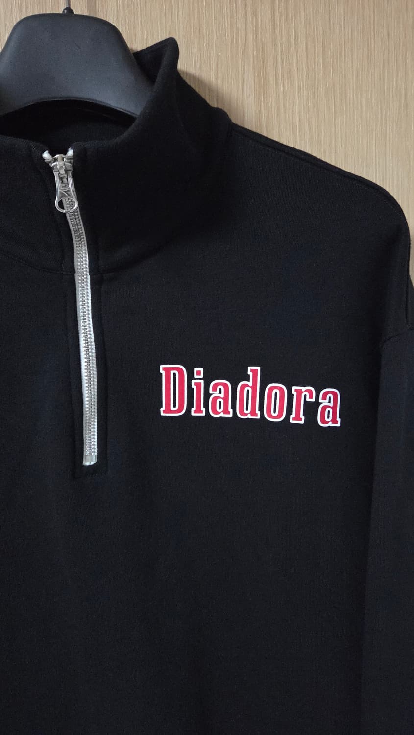 (착샷) 디아도라 하프 집업 맨투맨 블랙 상품이미지2