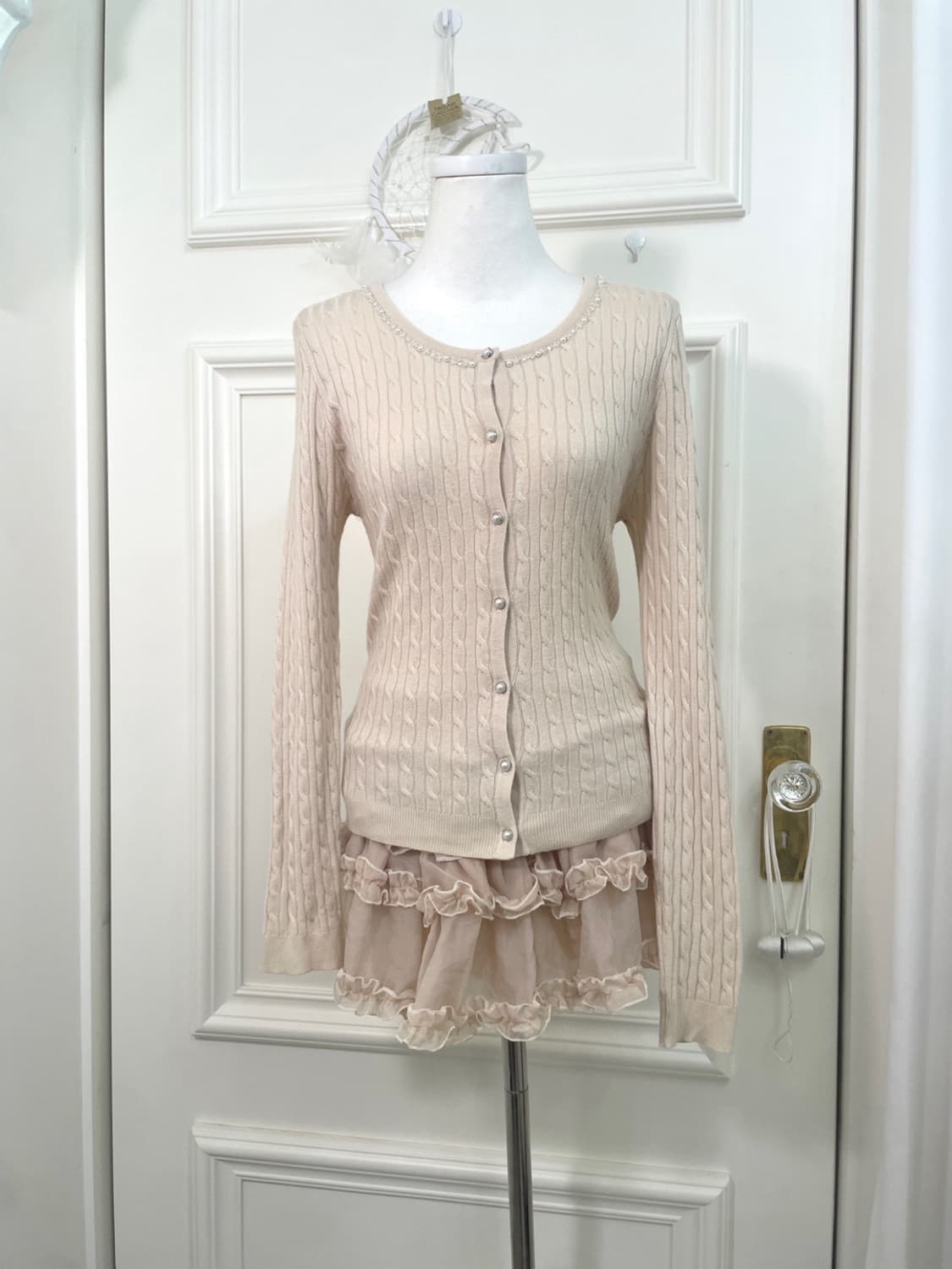 beige cubic point twist slim cardigan 상품이미지1