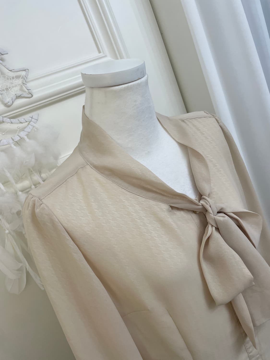 beige bow point autumn blouse(size-11) 상품이미지9