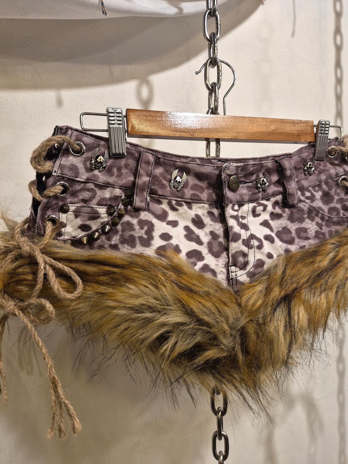 레오파드 스컬 스터드 스웨이드 아일렛 퍼 숏팬츠 갸루 y2k 상품이미지4