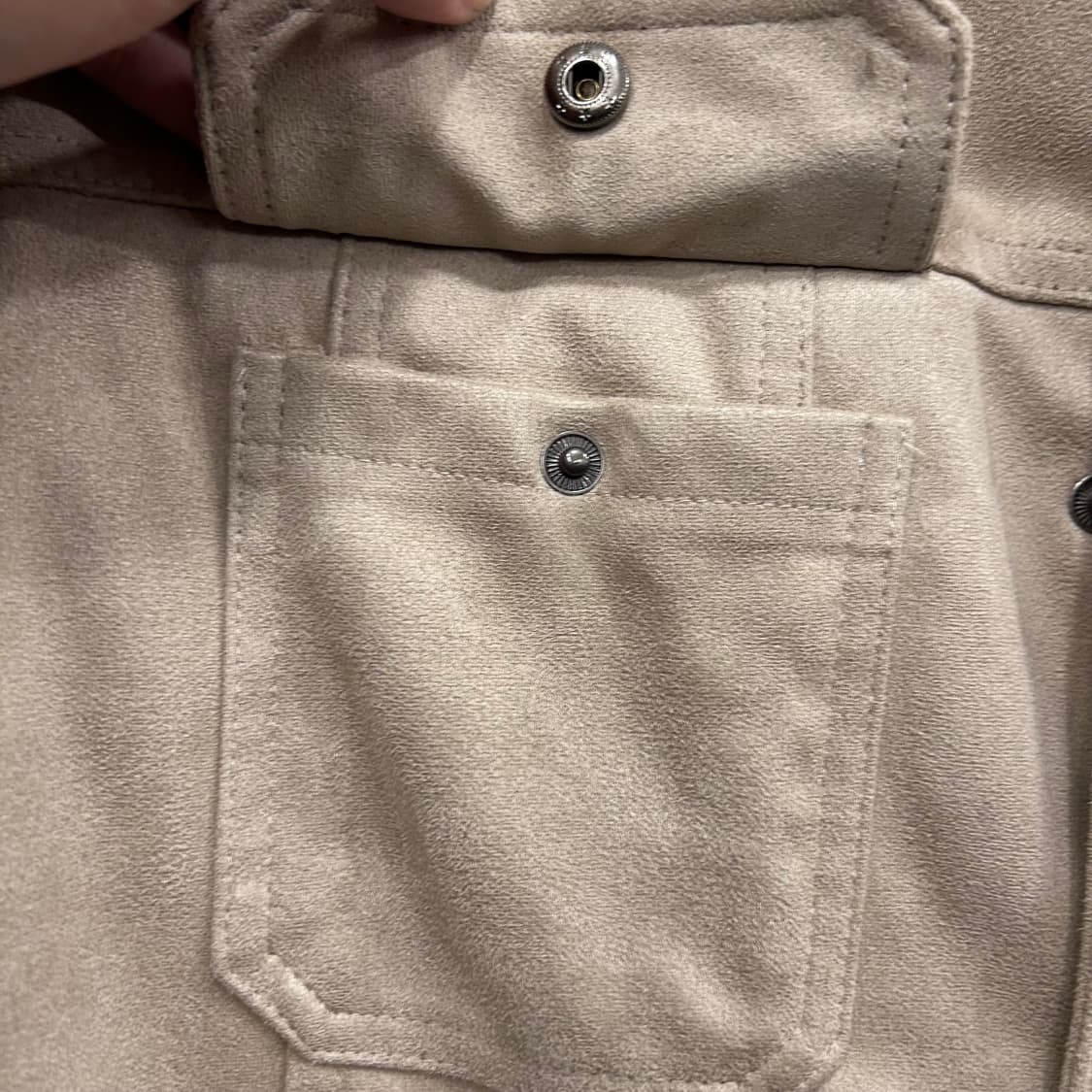 에이마켓 컴퍼니 포켓 버튼 미니멀 스웨이드 자켓 상품이미지4