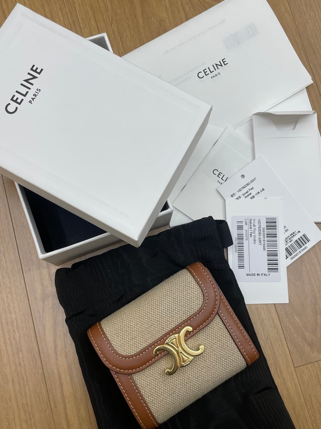 셀린느 트리옹프 캔버스 3단 반지갑 상품이미지1