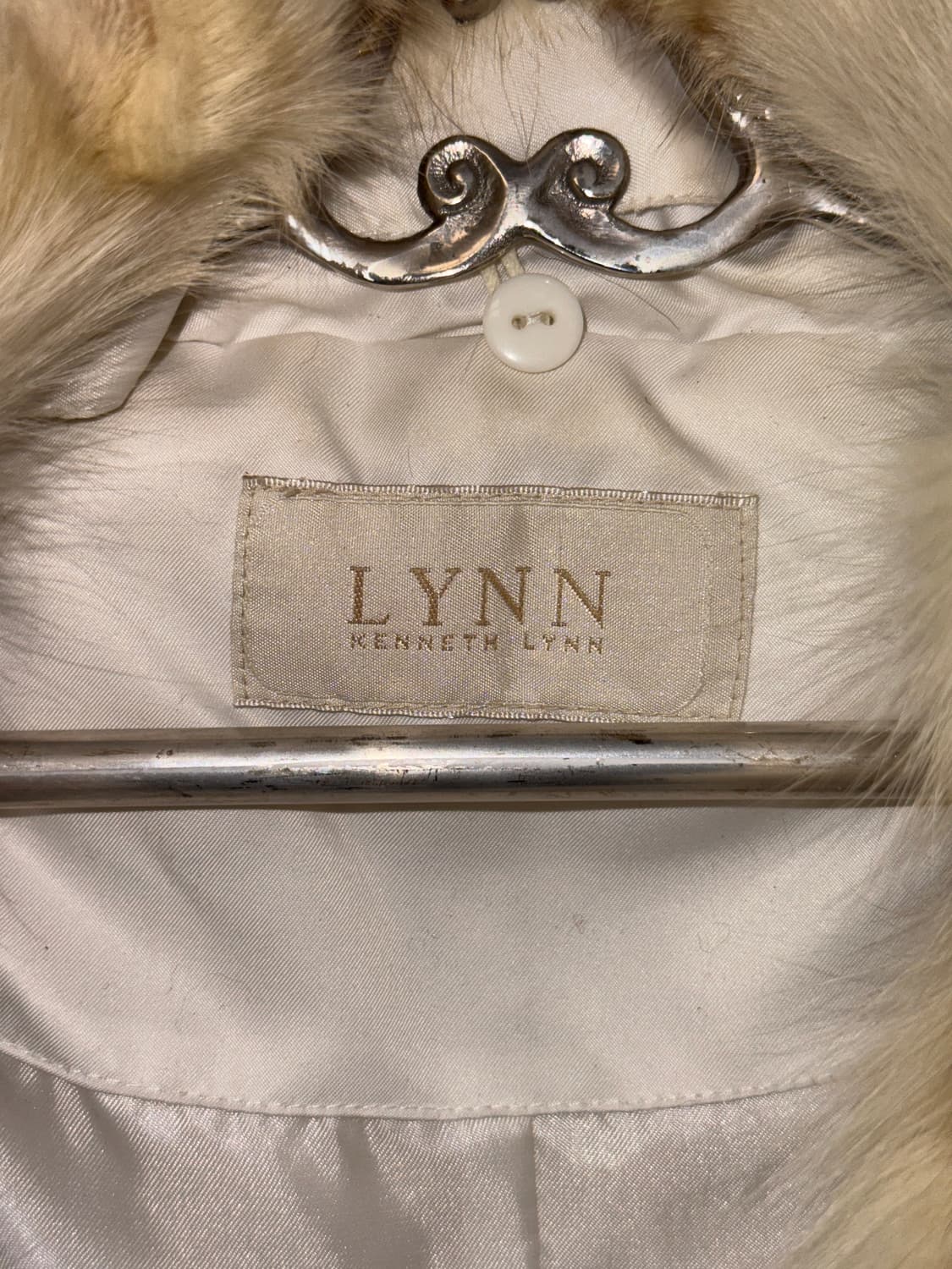 Lynn white belted buckle fox fur puffer  상품이미지6