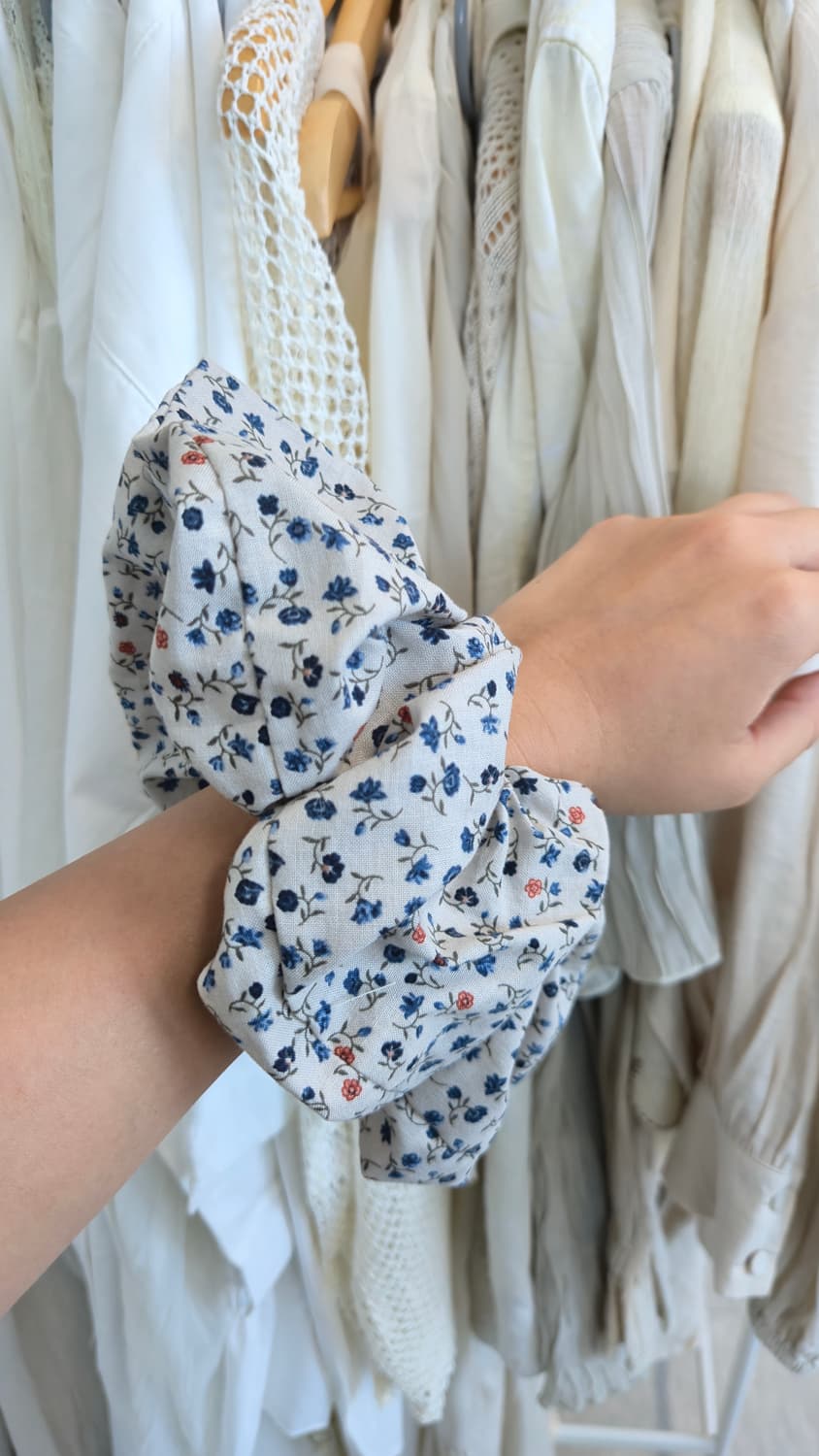 Large 잔꽃 플라워 곱창밴드 아이보리 면 볼륨 헤어끈 헤어스크런치 상품이미지2