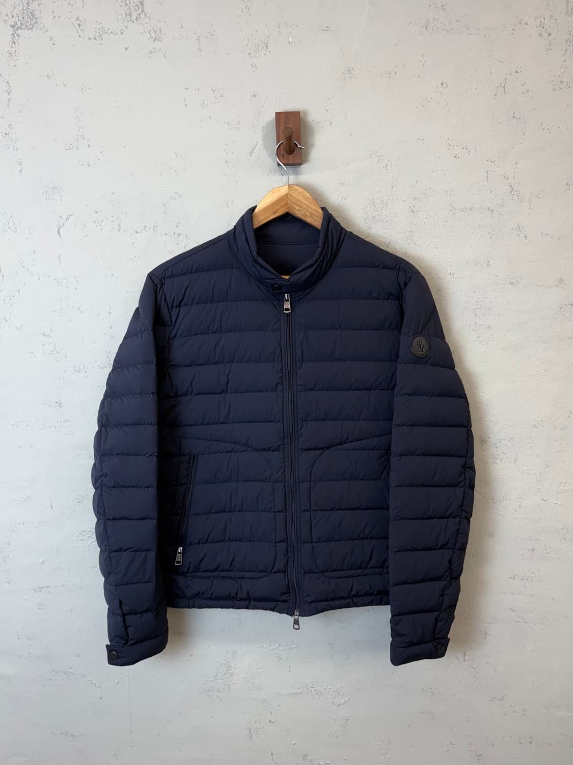 몽클레어 아코루스 구스다운 경량패딩 네이비 상품이미지1