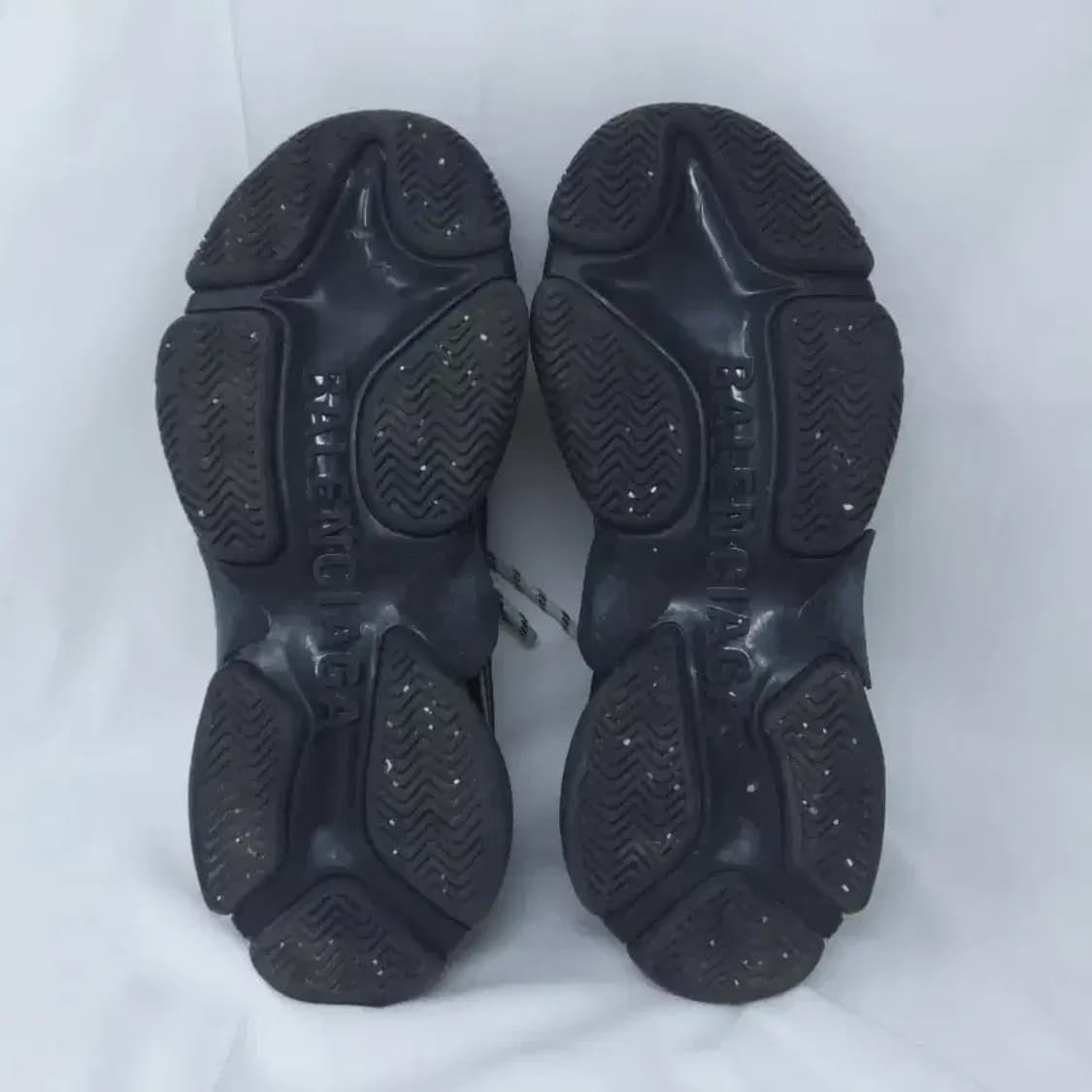 발렌시아가 트리플 블랙 스니커즈 275 상품이미지6