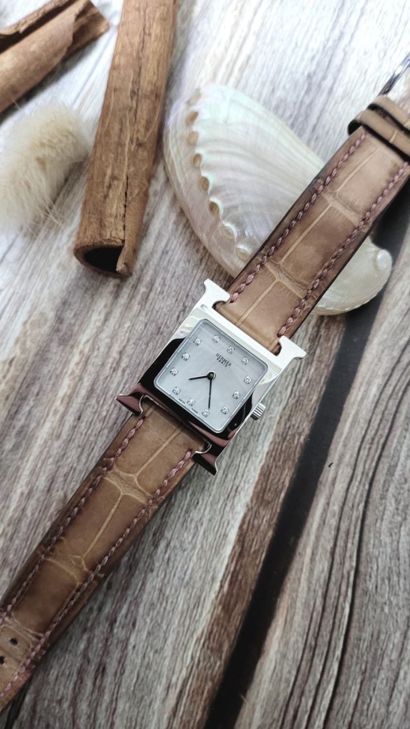 정품 에르메스 H아워 12P 펄 다이얼 다이아 악어스트랩 쿼츠시계 풀구성 상품이미지6