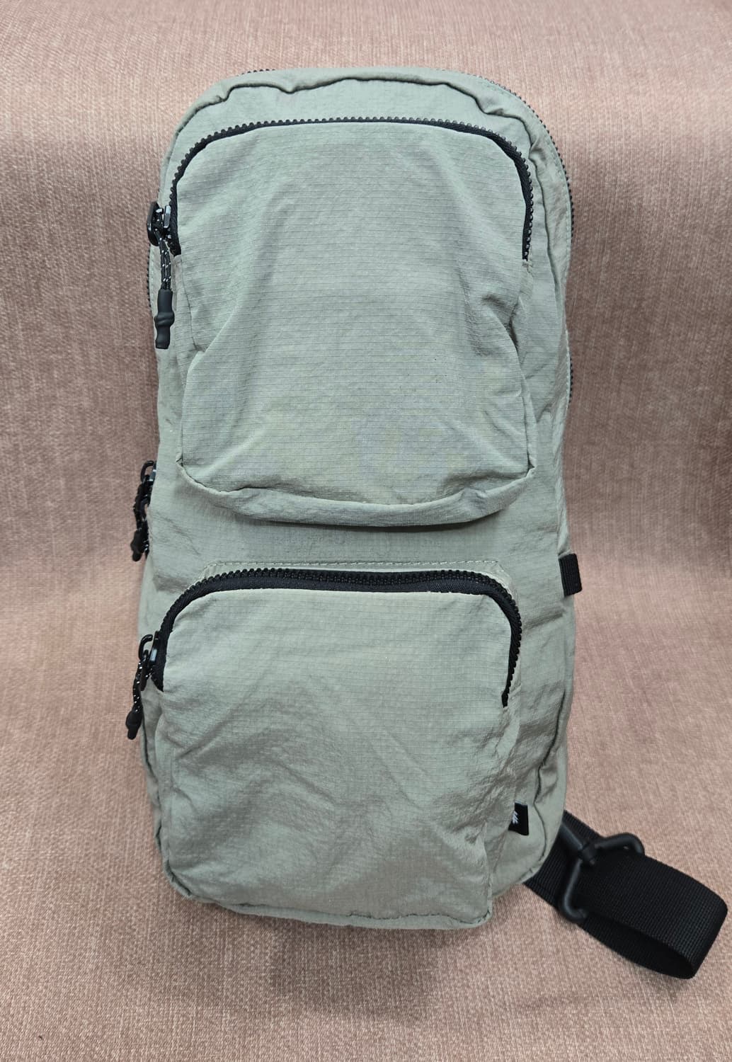 코오롱스포츠 - 카키색 슬링백 크로스백 상품이미지1