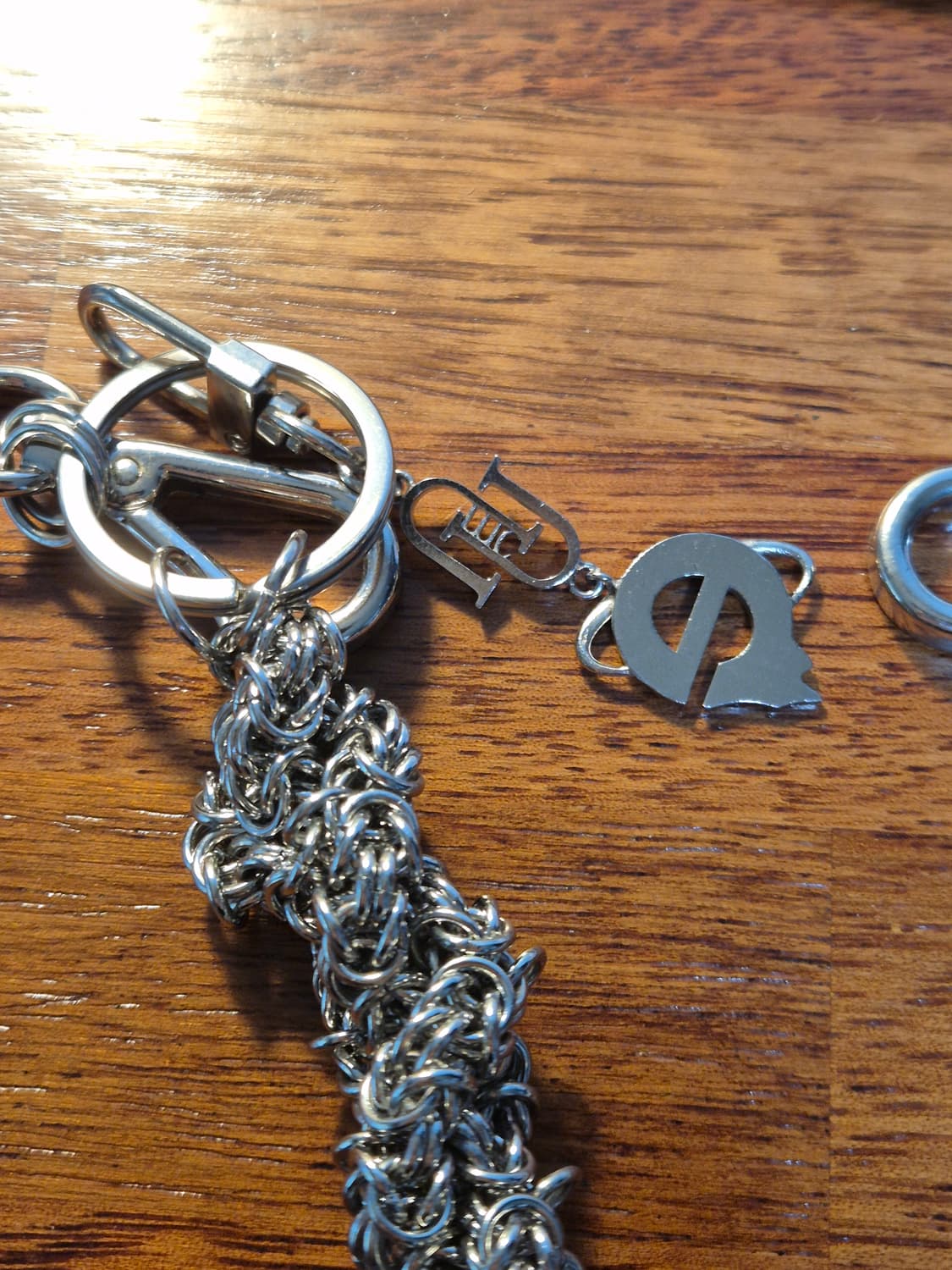 언더마이카 리키에너스 멀티플 탱글스 더블 로고 체인 다운 블루 - 23S 상품이미지2