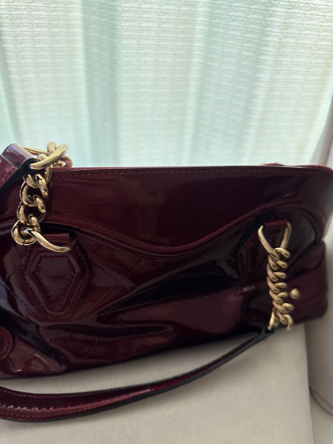 발렌시아가 버건디 에나멜 토트백 정품 상품이미지3