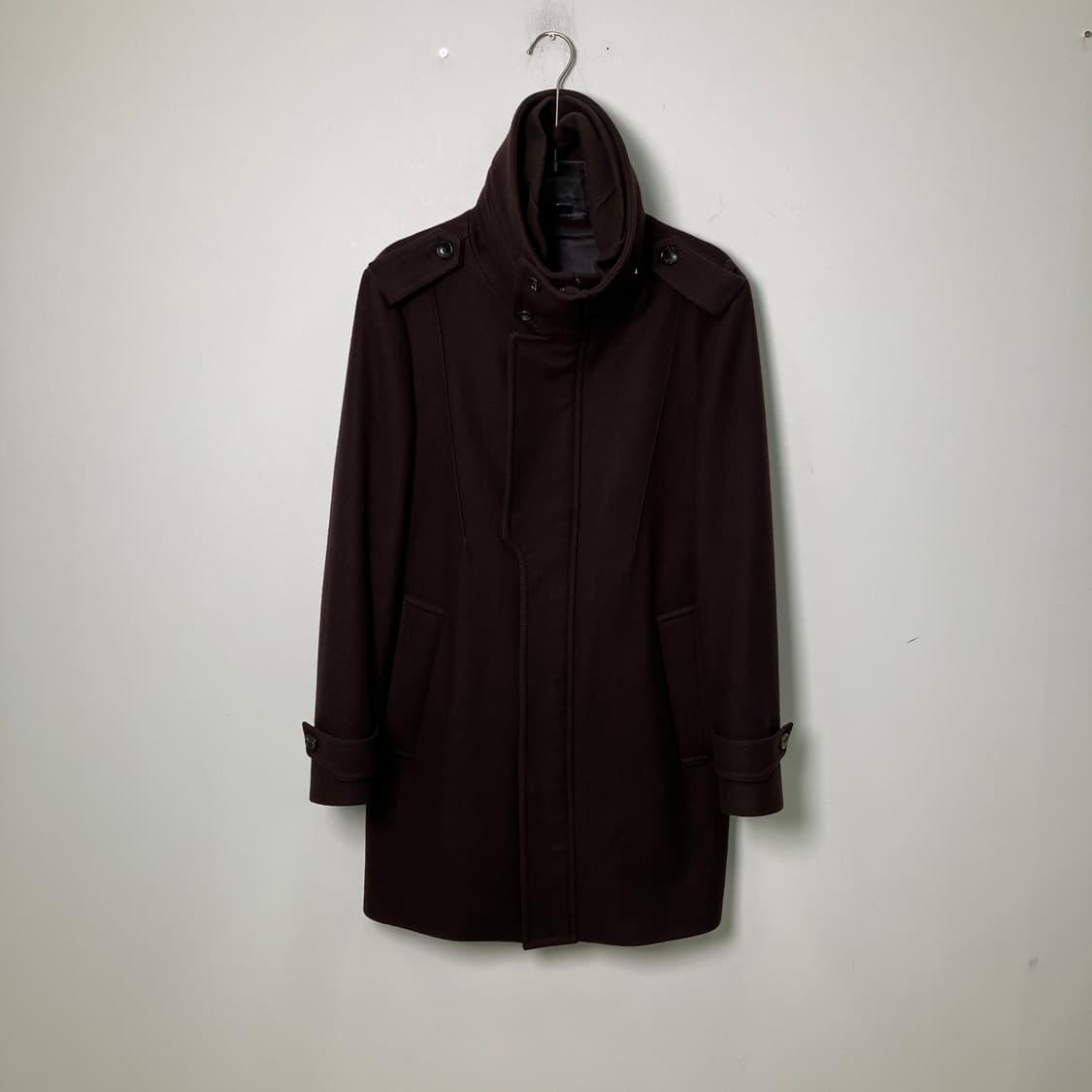 우영미 브라운 하이넥 코트 상품이미지1